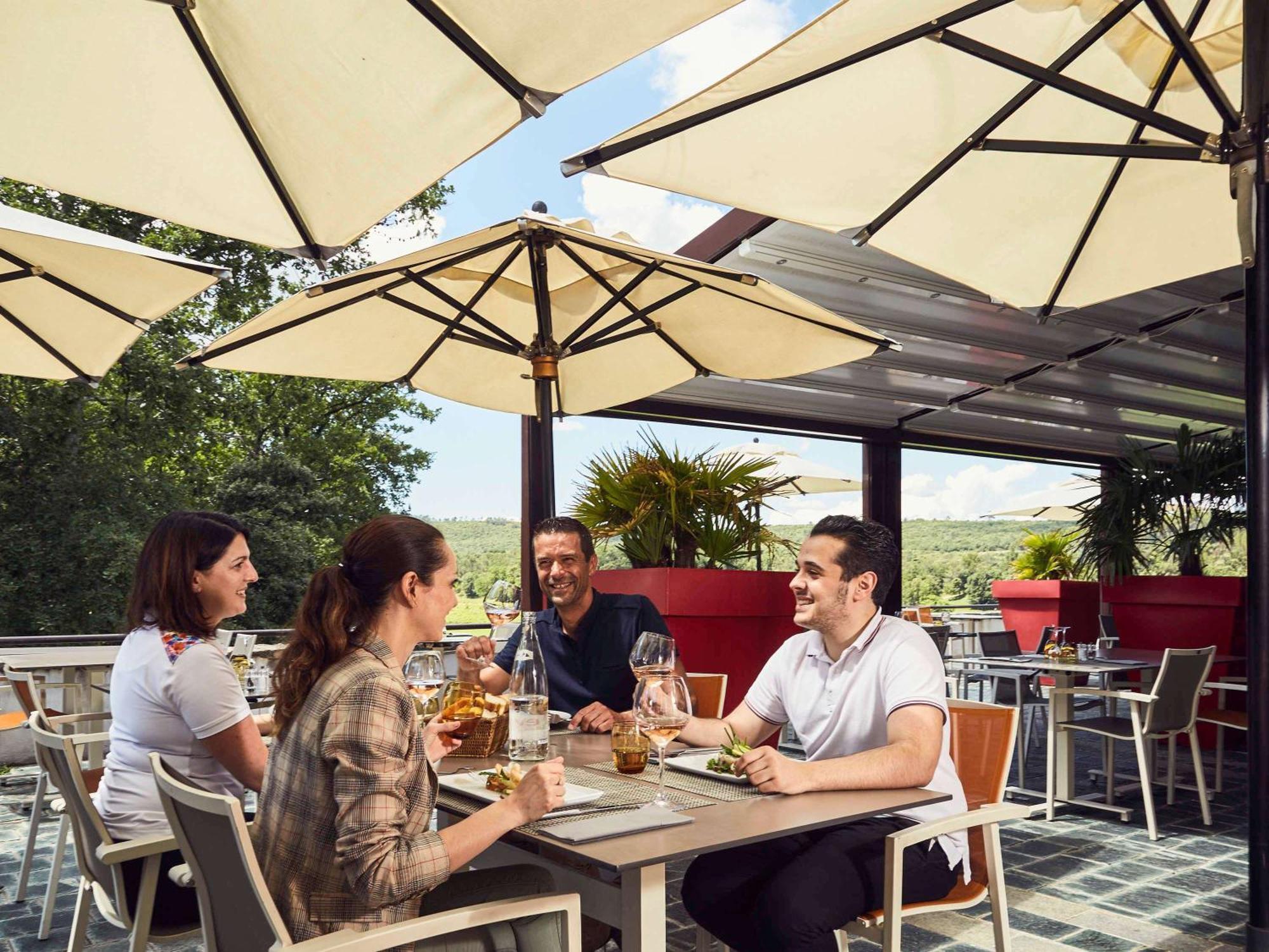 Mercure Brignoles Golf De Barbaroux & Spa Bagian luar foto