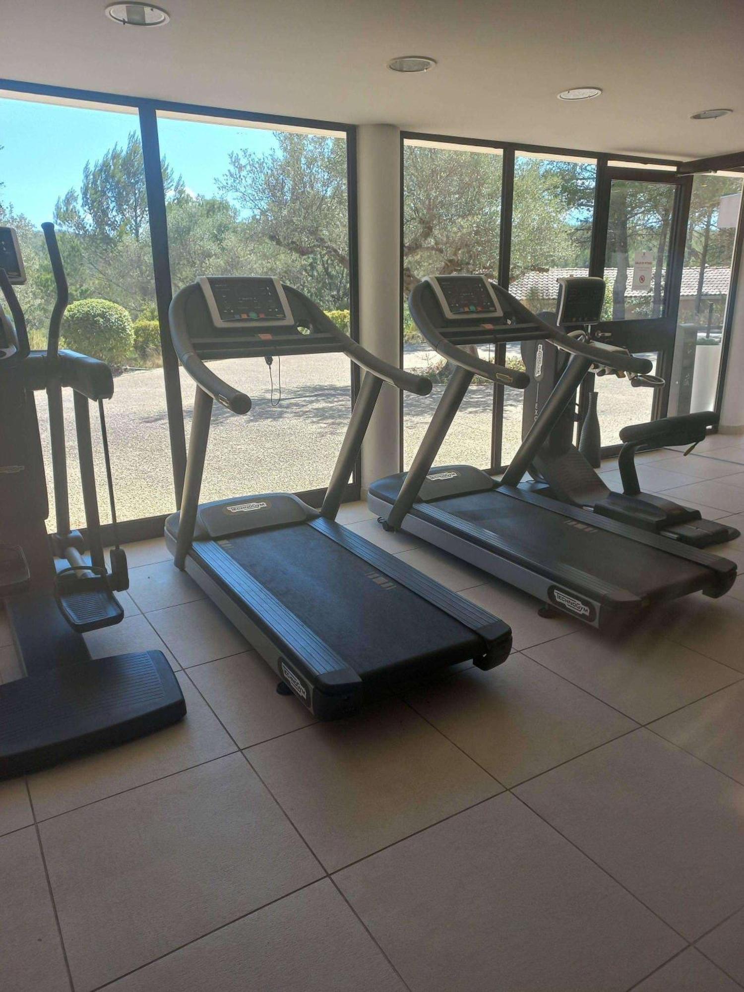 Mercure Brignoles Golf De Barbaroux & Spa Bagian luar foto