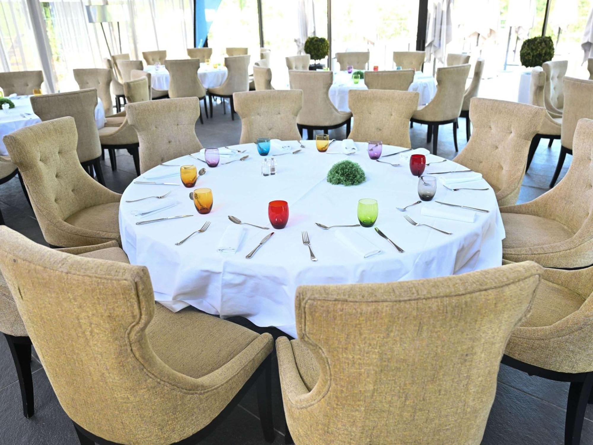Mercure Brignoles Golf De Barbaroux & Spa Bagian luar foto