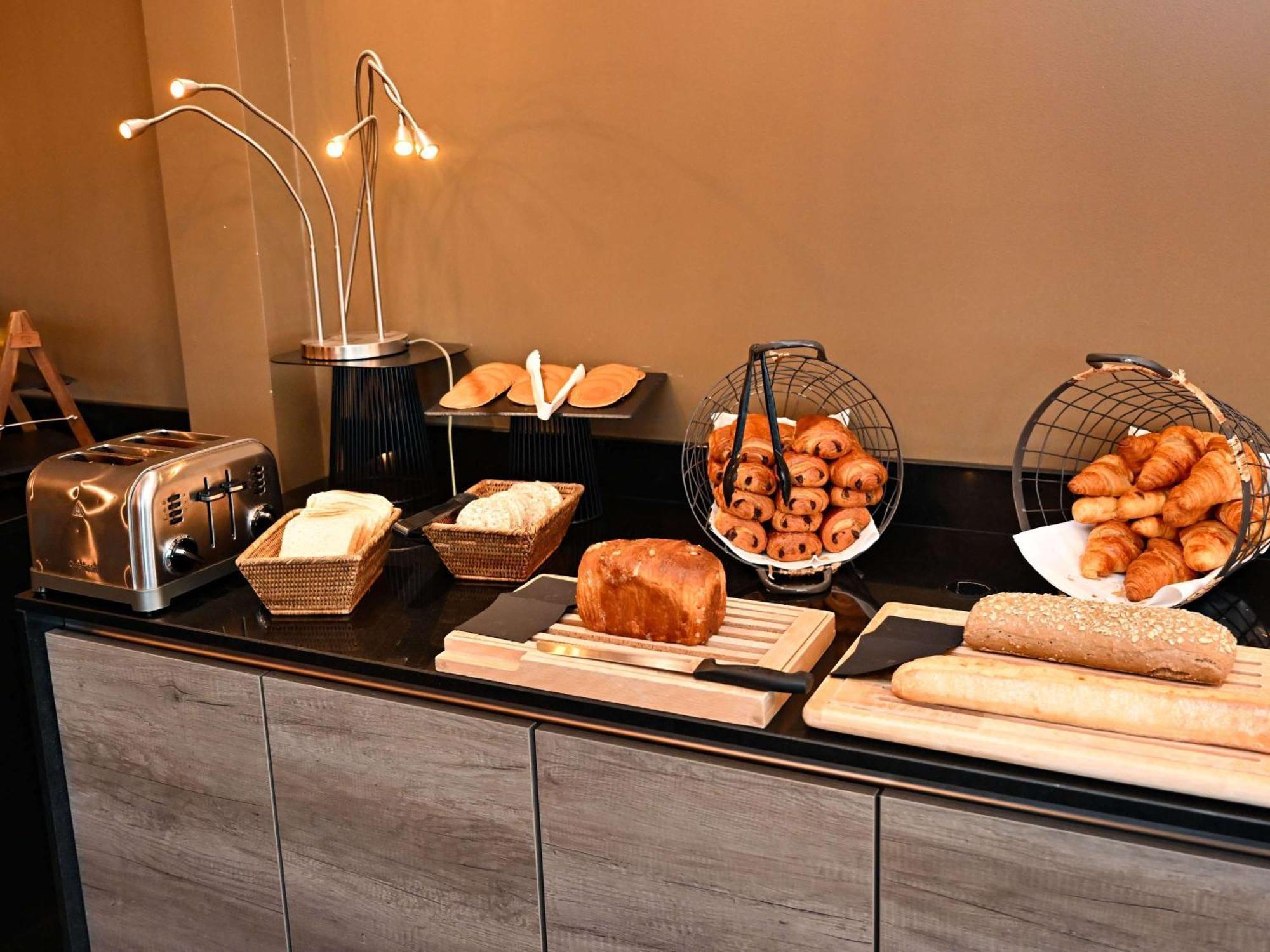 Mercure Brignoles Golf De Barbaroux & Spa Bagian luar foto