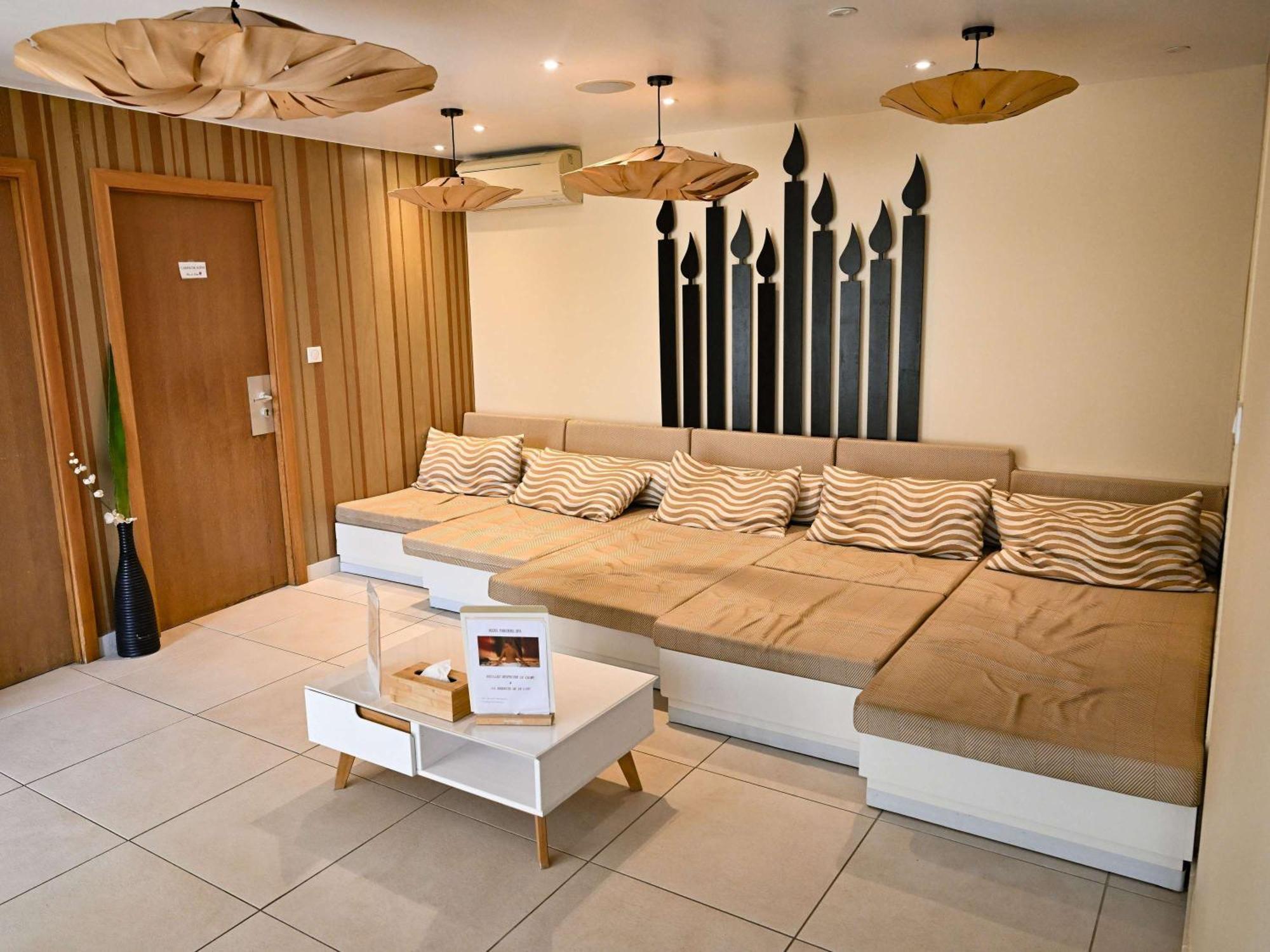 Mercure Brignoles Golf De Barbaroux & Spa Bagian luar foto