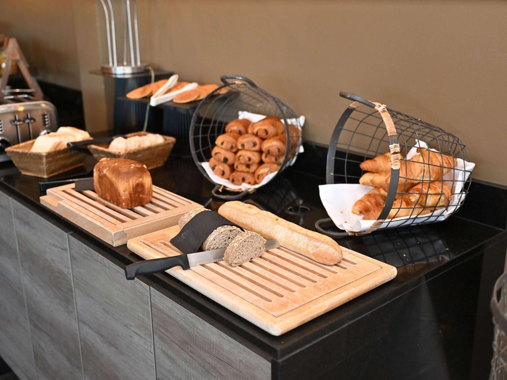 Mercure Brignoles Golf De Barbaroux & Spa Bagian luar foto