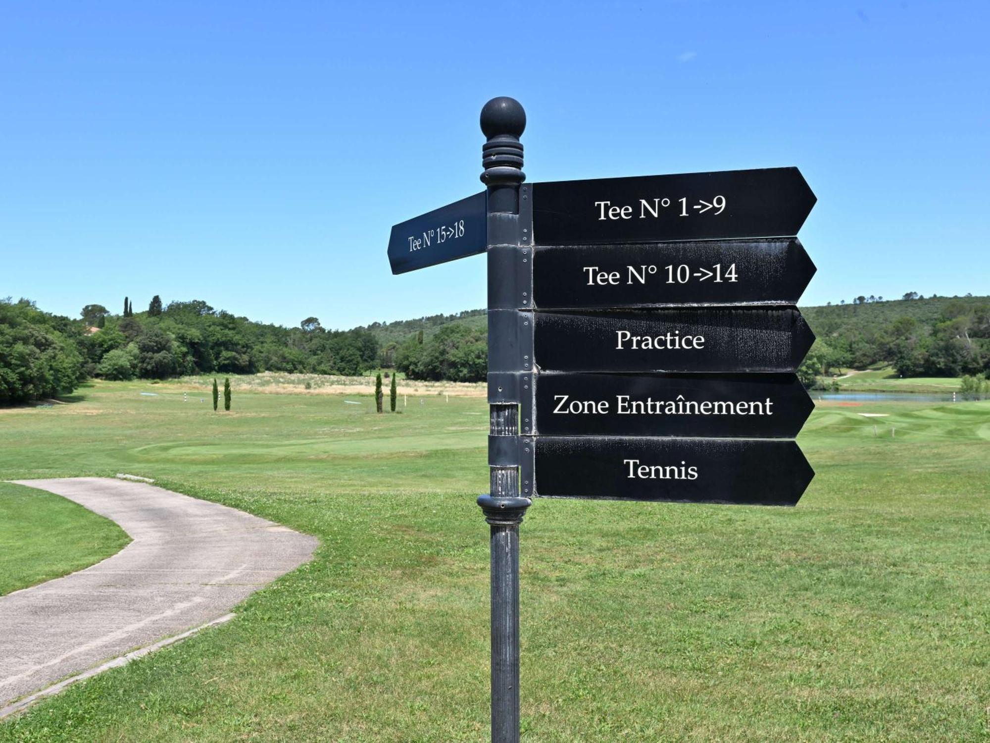 Mercure Brignoles Golf De Barbaroux & Spa Bagian luar foto