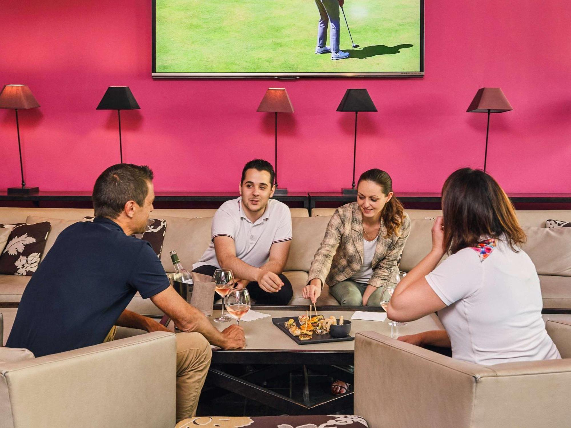 Mercure Brignoles Golf De Barbaroux & Spa Bagian luar foto