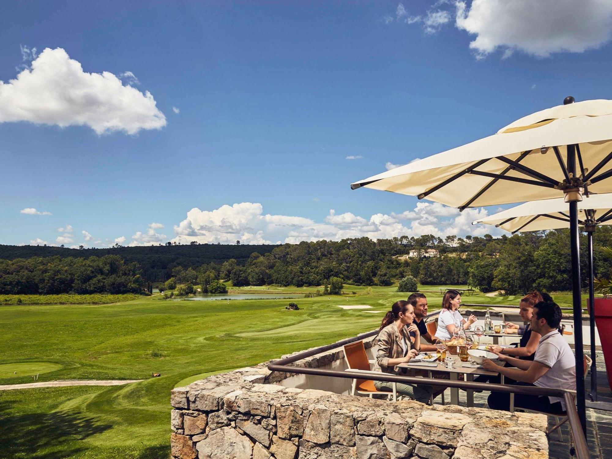 Mercure Brignoles Golf De Barbaroux & Spa Bagian luar foto