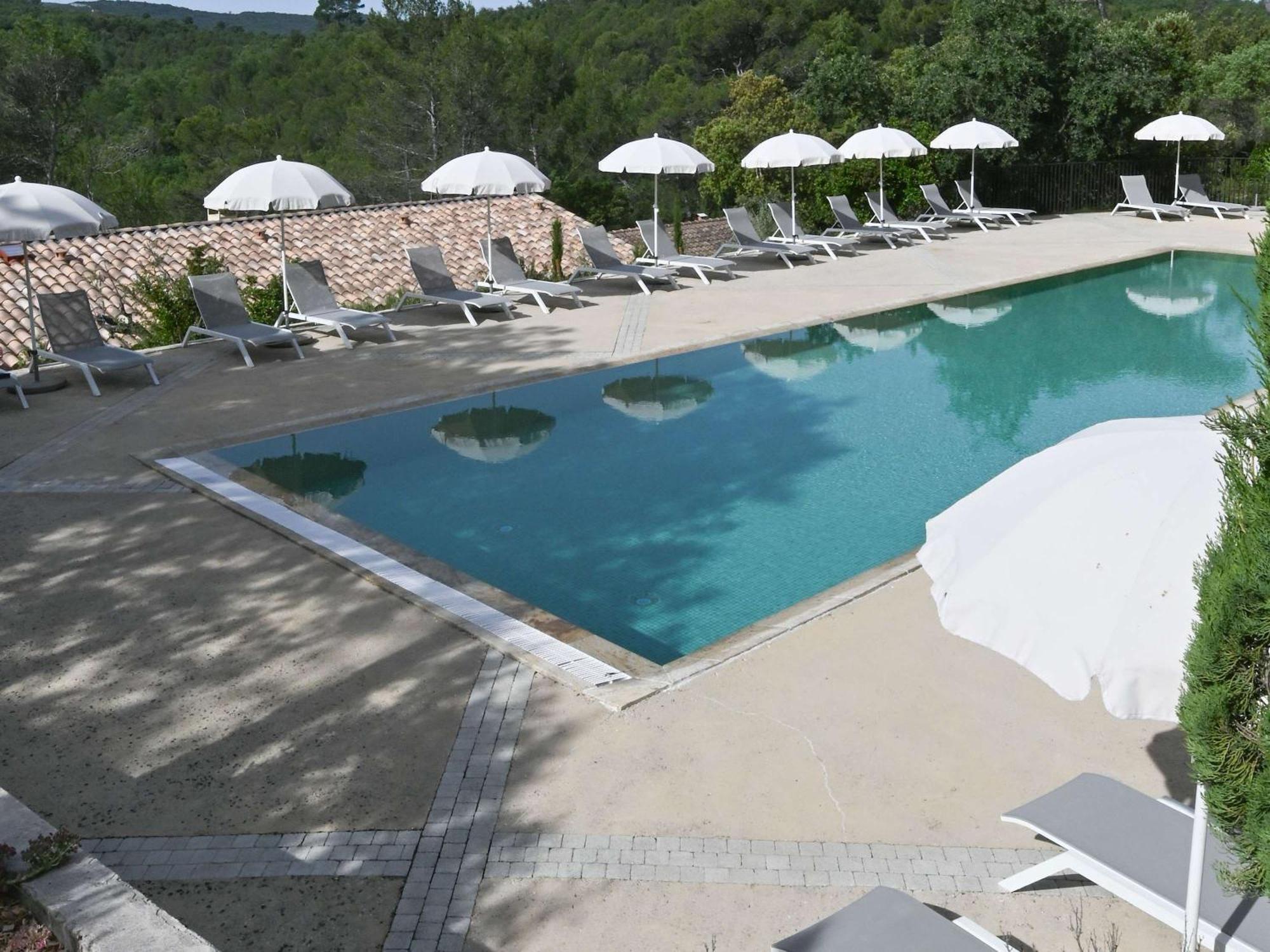 Mercure Brignoles Golf De Barbaroux & Spa Bagian luar foto
